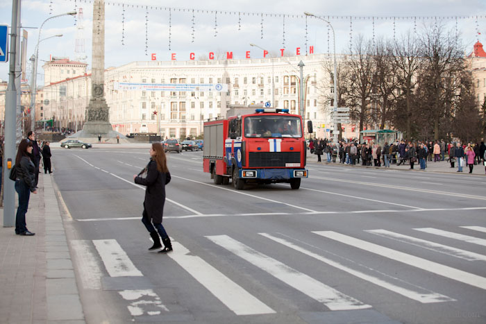 На станции метро "Октябрьская" произошел взрыв. Есть погибшие
